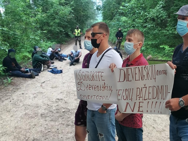Dieveniškių gyventojai nesitraukia: bijo, kad nelegalūs migrantai po miestelį vaikščios laisvai