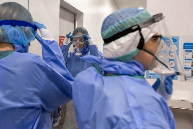 Santaros klinikų medikų kantrybė išseko: nesulaukę didesnių algų žada streikuoti 