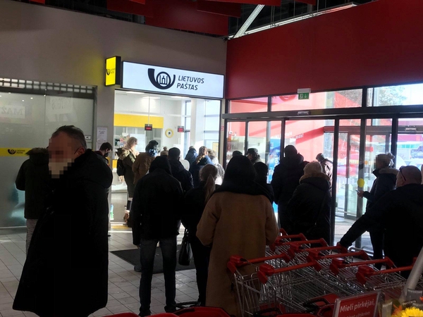 Būrį žmonių užfiksavęs kaunietis žeria priekaištus Lietuvos paštui: srautų kontrolė jiems nė motais