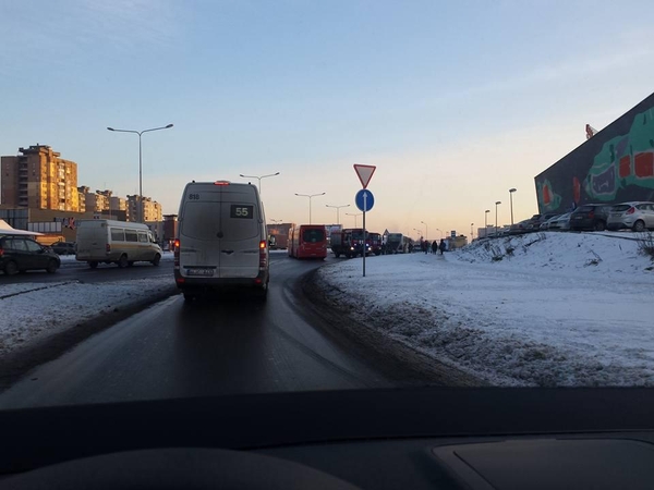 Šilainiuose užsidegė keleivinis autobusas