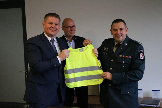 Kauno moksleiviams – gyvybę saugančios liemenės