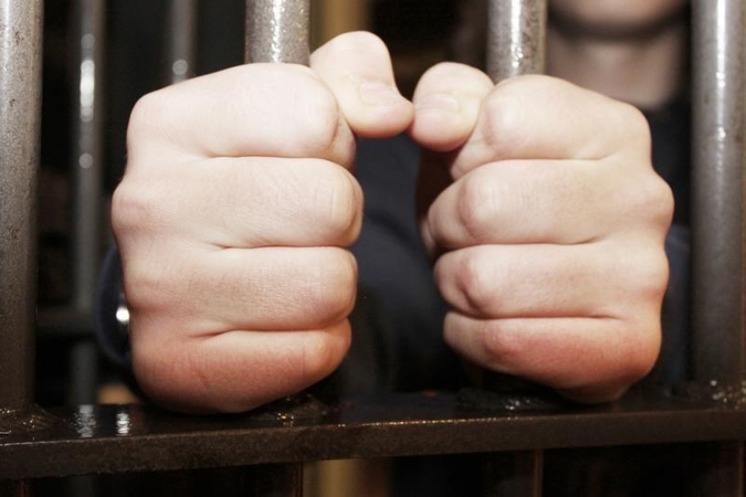 Smūgis narkotikų tinklui: vienas kaltinamasis už grotų praleis 25 metus