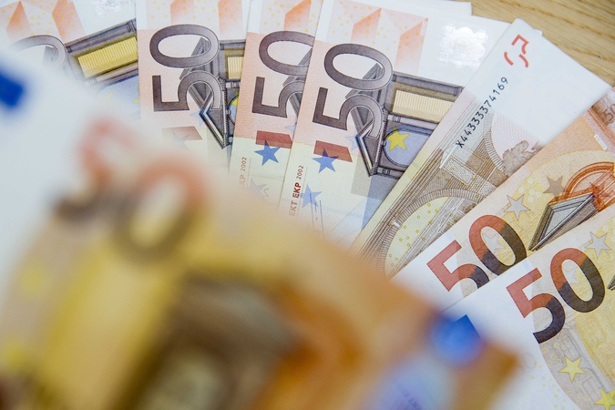 Rusijos turtuoliai Šveicarijos bankuose yra paslėpę beveik 200 mlrd. eurų