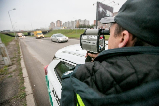 Tik pradėjusiam vairuoti lakstūnui teks ilgam pamiršti važiavimą automobiliu