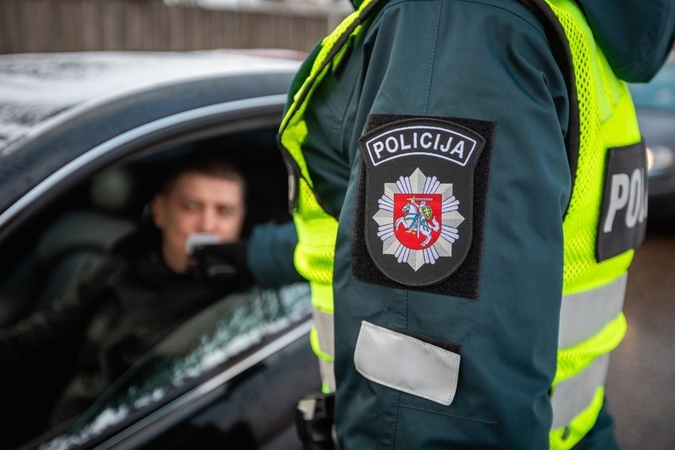 Prie vairo pričiuptas įkaušęs Utenos savivaldybės darbuotojas