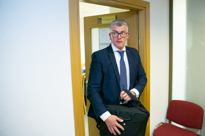 Prokurorui J. Rėksniui teismas sušvelnino nuobaudą, skyrė pastabą