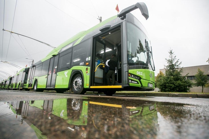 Į Kauno gatves išvažiavo naujieji troleibusai 