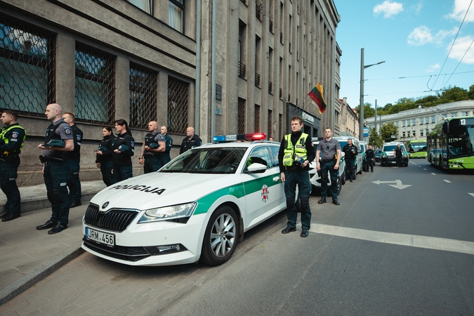 Kauno policijos pareigūnai pagerbė žuvusį kolegą: sustojo simbolinei minutei