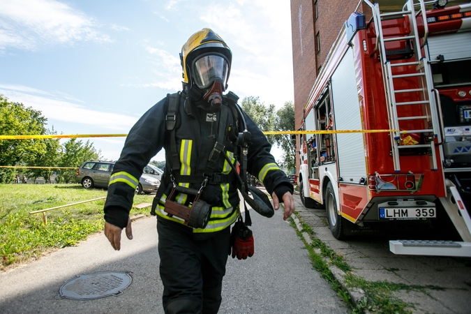 Paryčiais Kaune užsiliepsnojo namas – gyventoja apdegė rankas