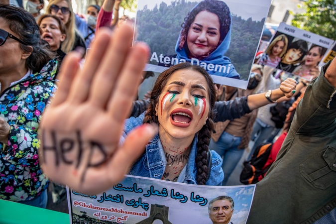 Irane dėl protestų kaltinimai pateikti 300 žmonių, keturiems gresia mirties bausmė