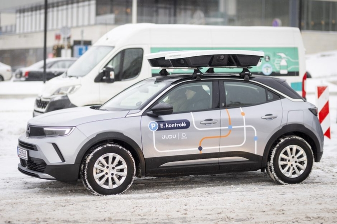 Įsidėmėkite šį automobilį: jau pradeda tikrinti, ar sumokėta už stovėjimą