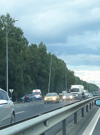 Eismą Karmėlavoje paralyžiavo trijų mašinų avarija