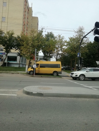 Per mikroautobuso ir „Mercedes“ avariją nukentėjo keleivė