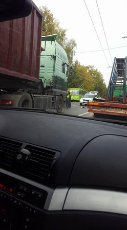 Petrašiūnuose sunkvežimis partrenkė per perėją ėjusią merginą