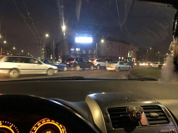 Judrioje sankryžoje Kaune – masinė avarija