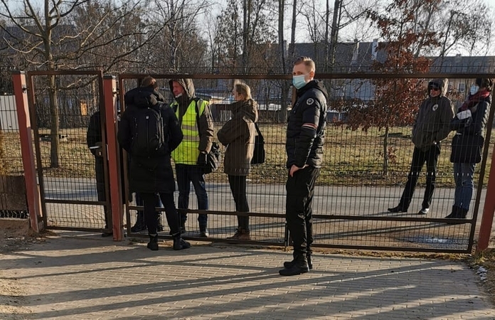 Gyvūnų prieglaudoje „Penkta koja“ trys institucijos atliko kratas 