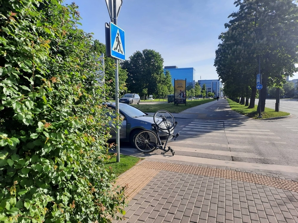 Saulėtas pirmadienio rytas dviratininkui baigėsi ligoninėje