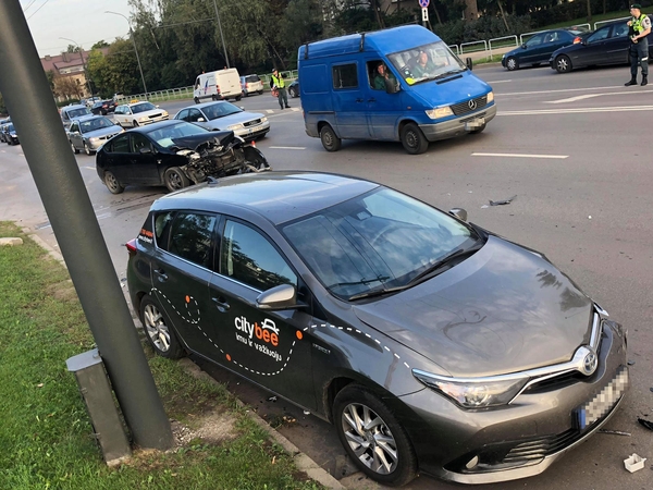 Vilijampolėje į avariją pateko „CityBee“, prireikė medikų pagalbos