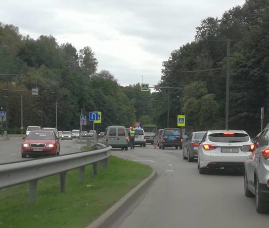 Tunelio gatvėje – dviejų „Volkswagen“ avarija, yra nukentėjusiųjų