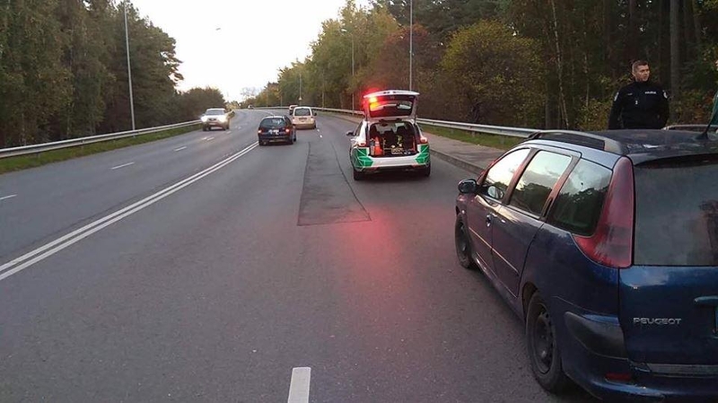 Pareigūnams įkliuvo ir girtas ukrainietis, ir vaikus vežęs neblaivus motociklininkas