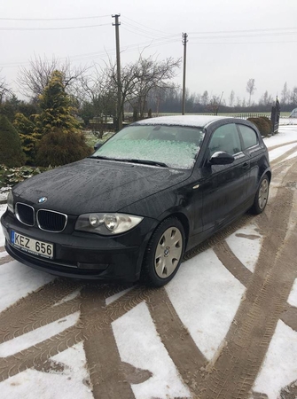 Iš kaunietės pavogtas BMW – prašo atsiliepti ką nors žinančius