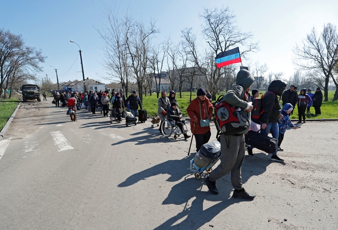 Ukraina ragina skubiai evakuoti žmones iš Mariupolio gamyklos