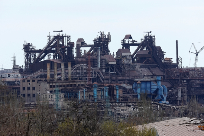 Ukraina: Rusijos kariai neleidžia civiliams palikti gamyklos Mariupolyje