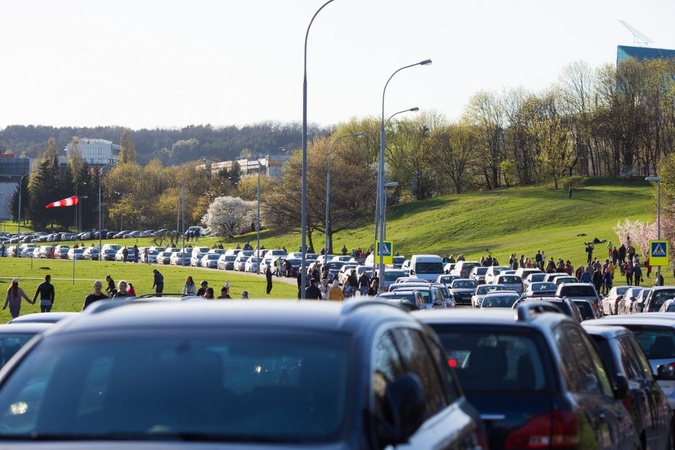 Uždraus taršiems automobiliams riedėti į gatves?