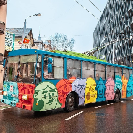 Į Kauno gatves išriedėjo jaunimo troleibusas