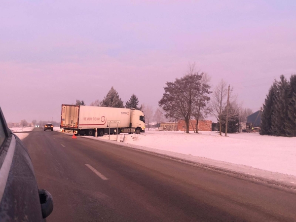 Įspėja važiuojančius į Užliedžius: kelyje – kliūtis!