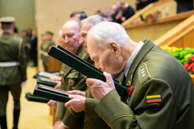 Minint Laisvės gynėjų dieną septyniems partizanams įteikta Laisvės premija 