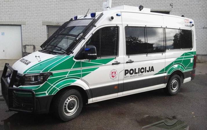 Vilniaus policijai perduoti trys antiriaušiniai furgonai