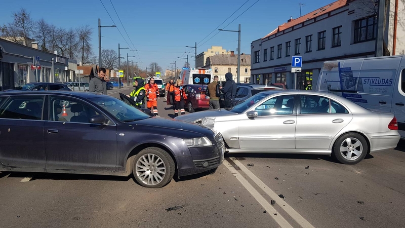 Kaune – dvi masinės avarijos beveik vienu metu, prireikė ir medikų 