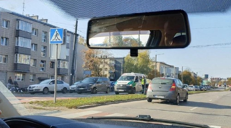 Iš įvykio vietos pasišalino K. Baršausko gatvėje automobilio kliudytas dviratininkas