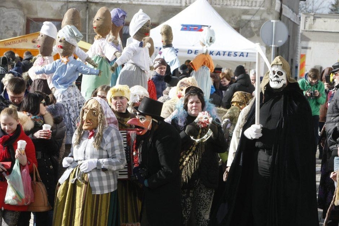 Priekulėje žiema iš kiemo varyta trankiai