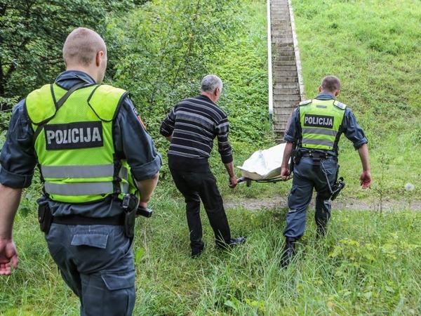 Vilniuje po viaduku rastas jauno vyro lavonas