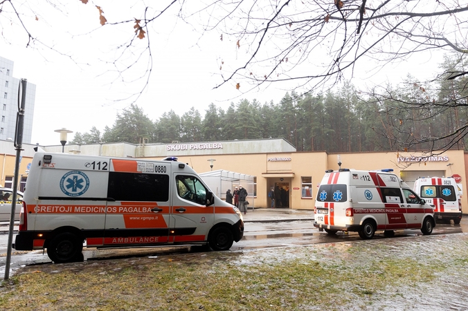 Girtas vairuotojas susižalojo galvą: nesuvaldė motorolerio ir rėžėsi į elektros skydinę