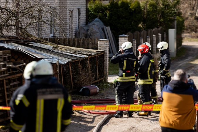 Vilniuje užsidegė gyvenamasis namas