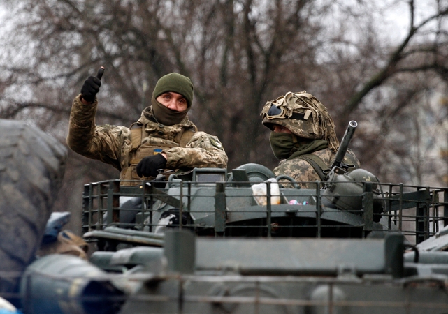 Ukraina teigia, kad Rusija patiria didelių nuostolių: 3 500 karių nukauta ir sužeista