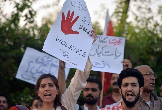 Pakistane priimtas įstatymas prieš žudymą dėl garbės