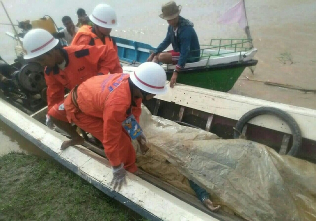 Mianmare nuskendus keltui žuvo mažiausiai 32 žmonės, dešimčių tebeieškoma