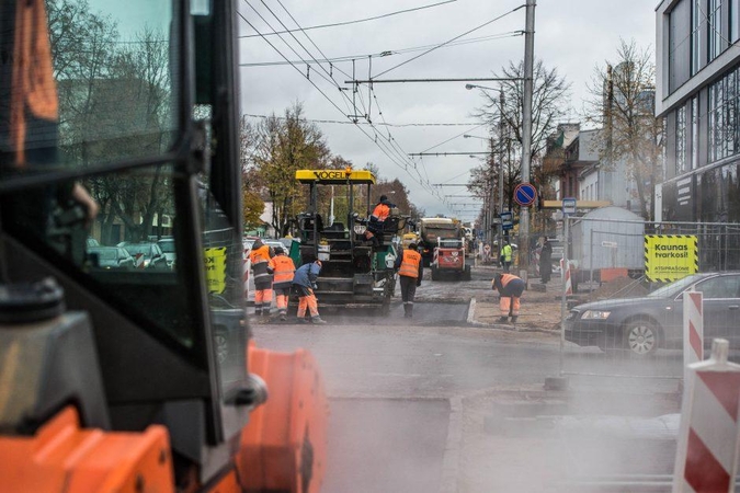 Dėl asfaltuojamo Savanorių prospekto – svarbus pranešimas vairuotojams