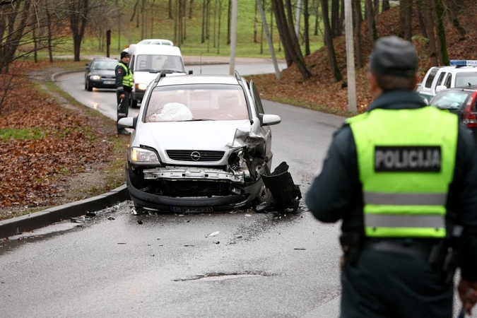 Savaitgalį lietus Kaune egzaminavo važiuojančius atbulomis: kentėjo ir žmonės, ir tvoros