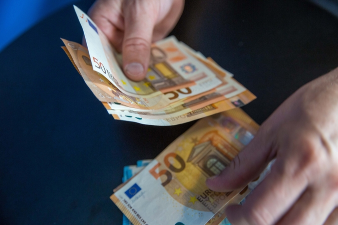 Kauno įmonės darbuotoja sukčiams pervedė 35 tūkst. eurų
