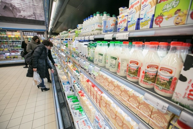 Tarnyba: Kinija oficialiai pranešė stabdanti jautienos, pieno produktų ir alaus importą