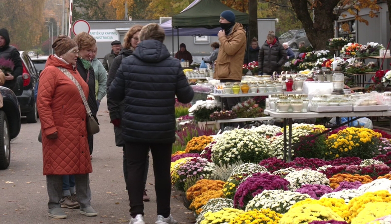 Keičiasi tradicijos: per Vėlines kai kurie gyventojai nekiš nosies iš namų