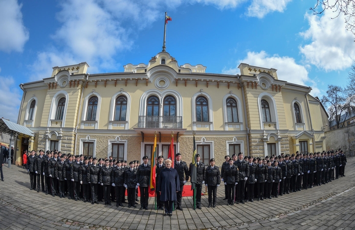 Kaune prezidentė priėmė šeštosios kadetų laidos priesaikas