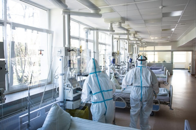 Vyriausioji epidemiologė: tikėtina, kad sergamumas COVID-19 ir toliau lėtai mažės