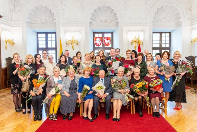 LGS Kauno filialas sveikina medikus: besirūpindami kitais, nepamirškite ir savęs!
