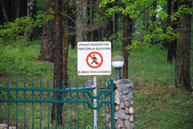 Prokurorai teismo prašo panaikinti sandorius dėl penkių Rusijos piliečių įsigytų sklypų